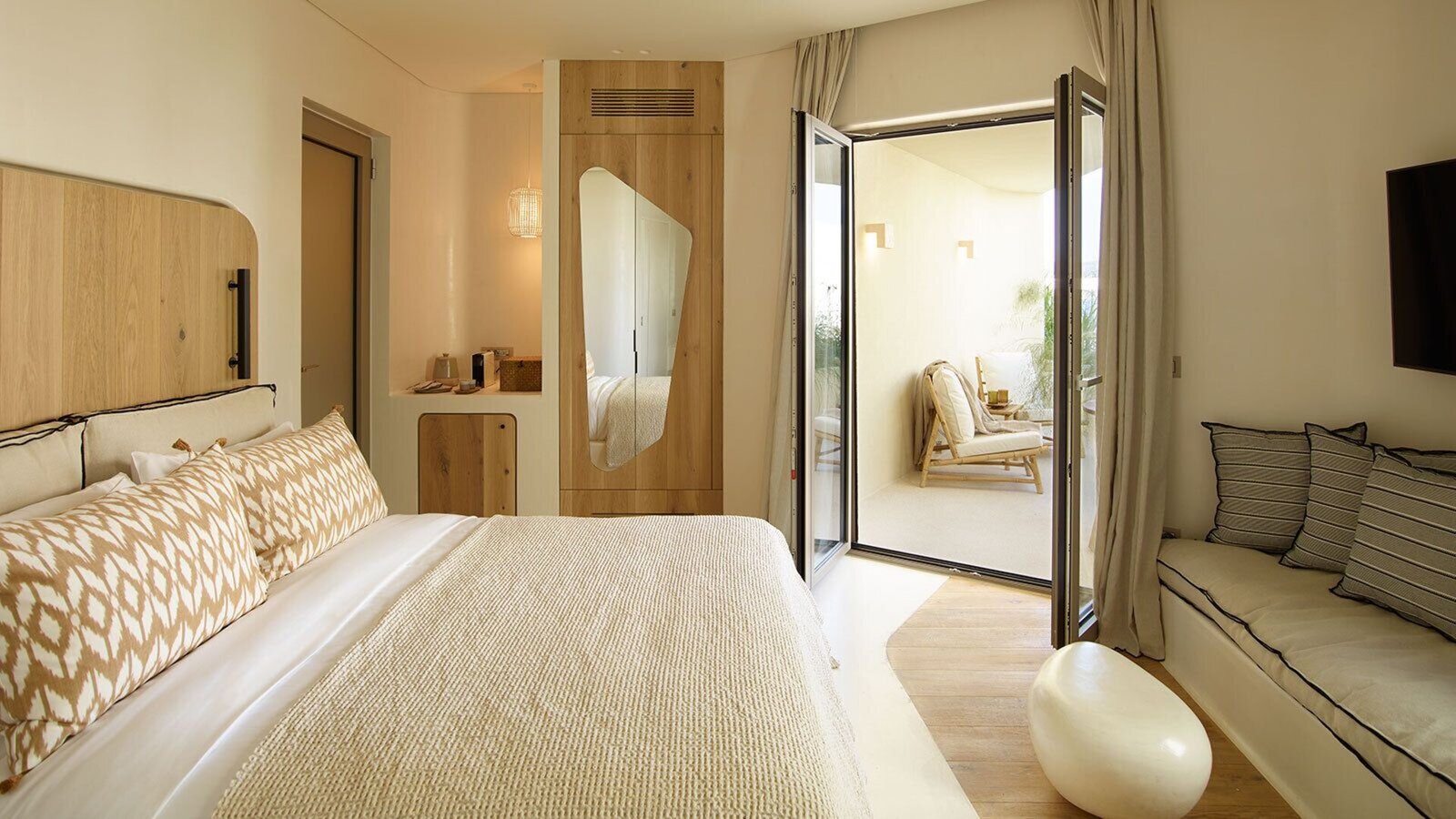 White Pebble Suites, rooms