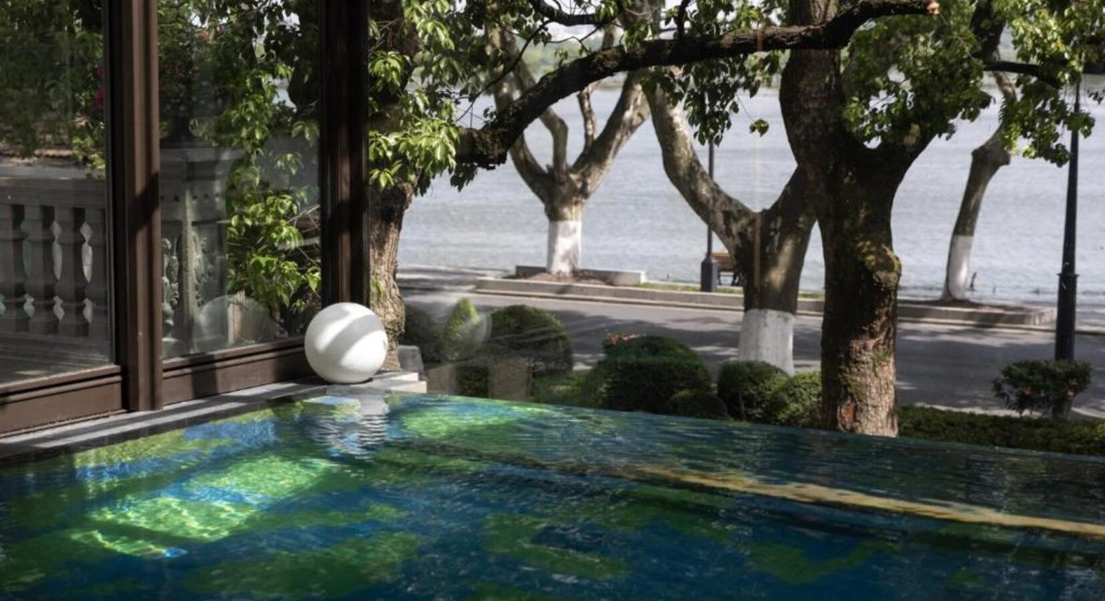 Qiushui Villa, the pool