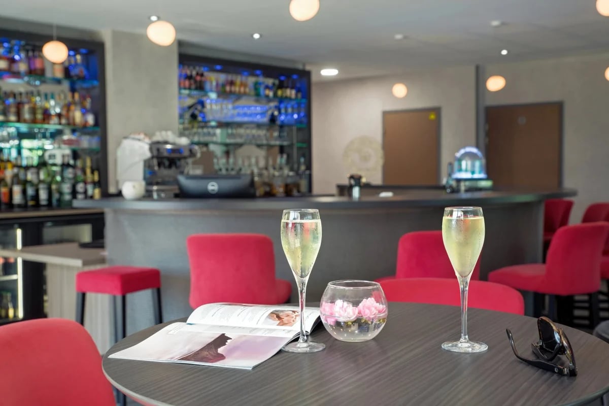 Resort Thalasso Concarneau - Spa Marin - Resort, resort bar and terrace lounge