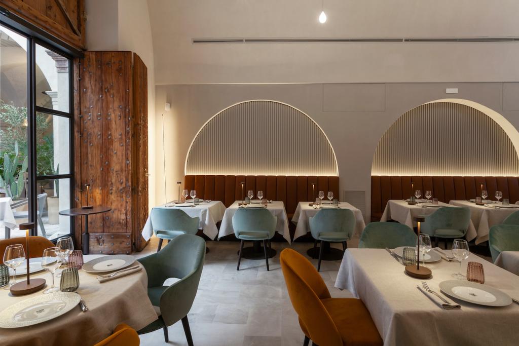 Palazzo Tafuri, at the table