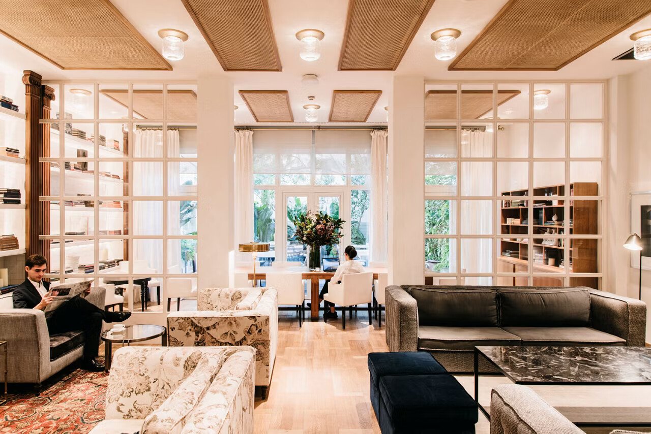 Hotel Pulitzer Barcelona — vibe