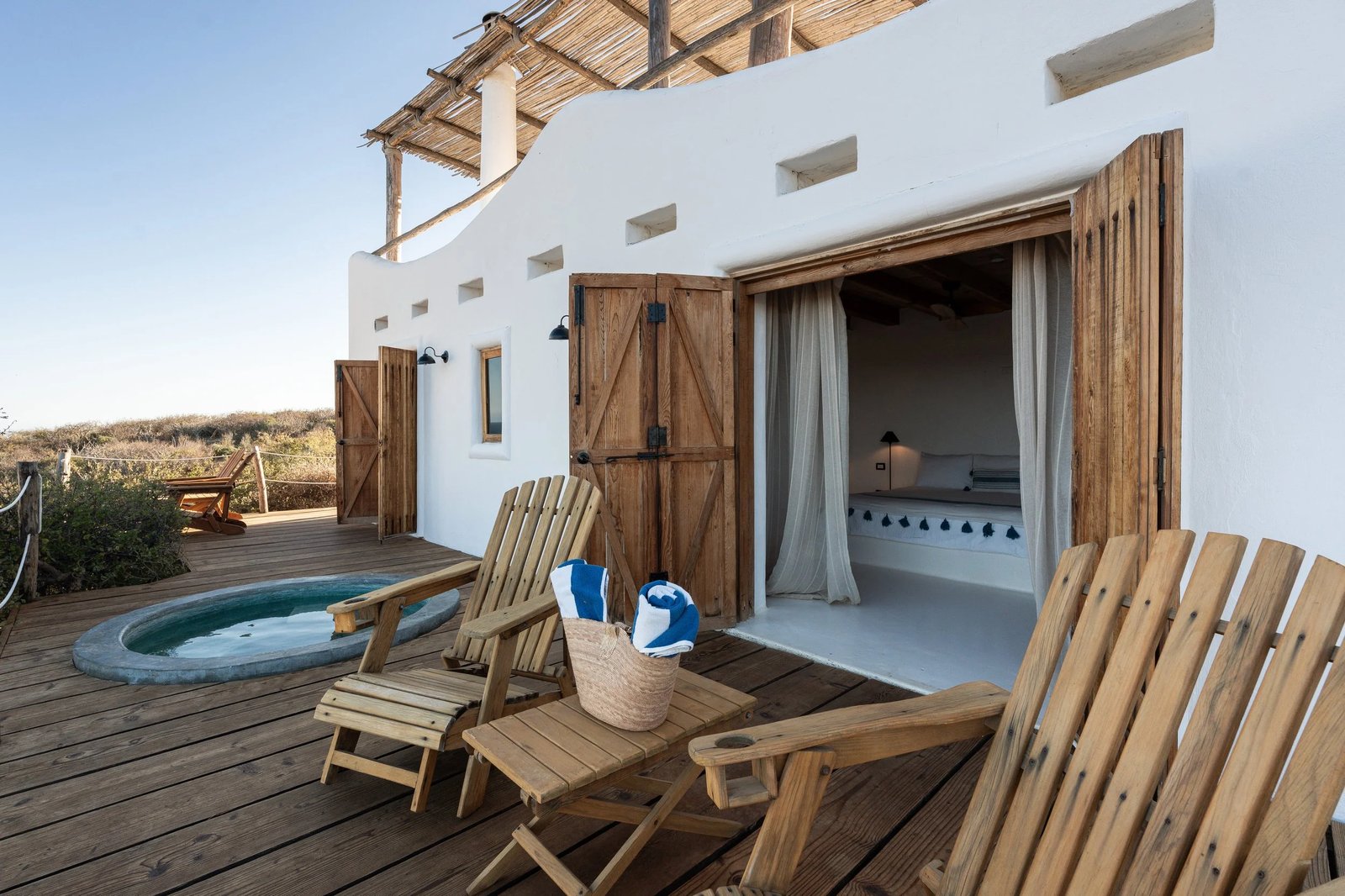 NEST Baja, rooms