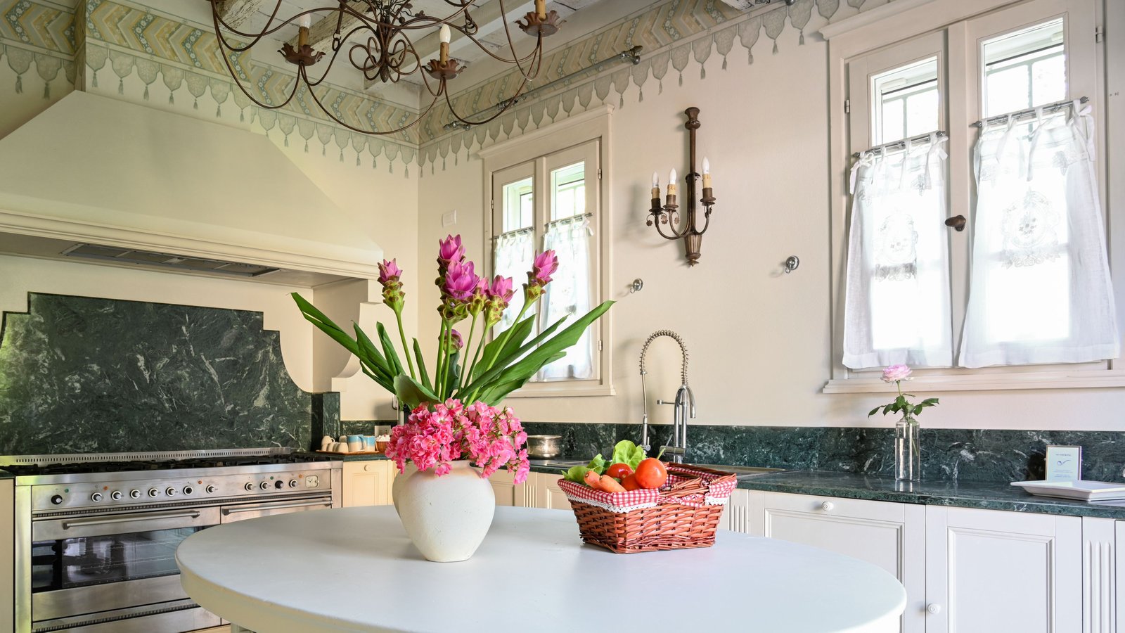 Elizabeth Country House, at the table