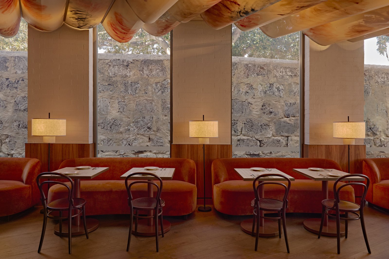Garde Hotel, at the table