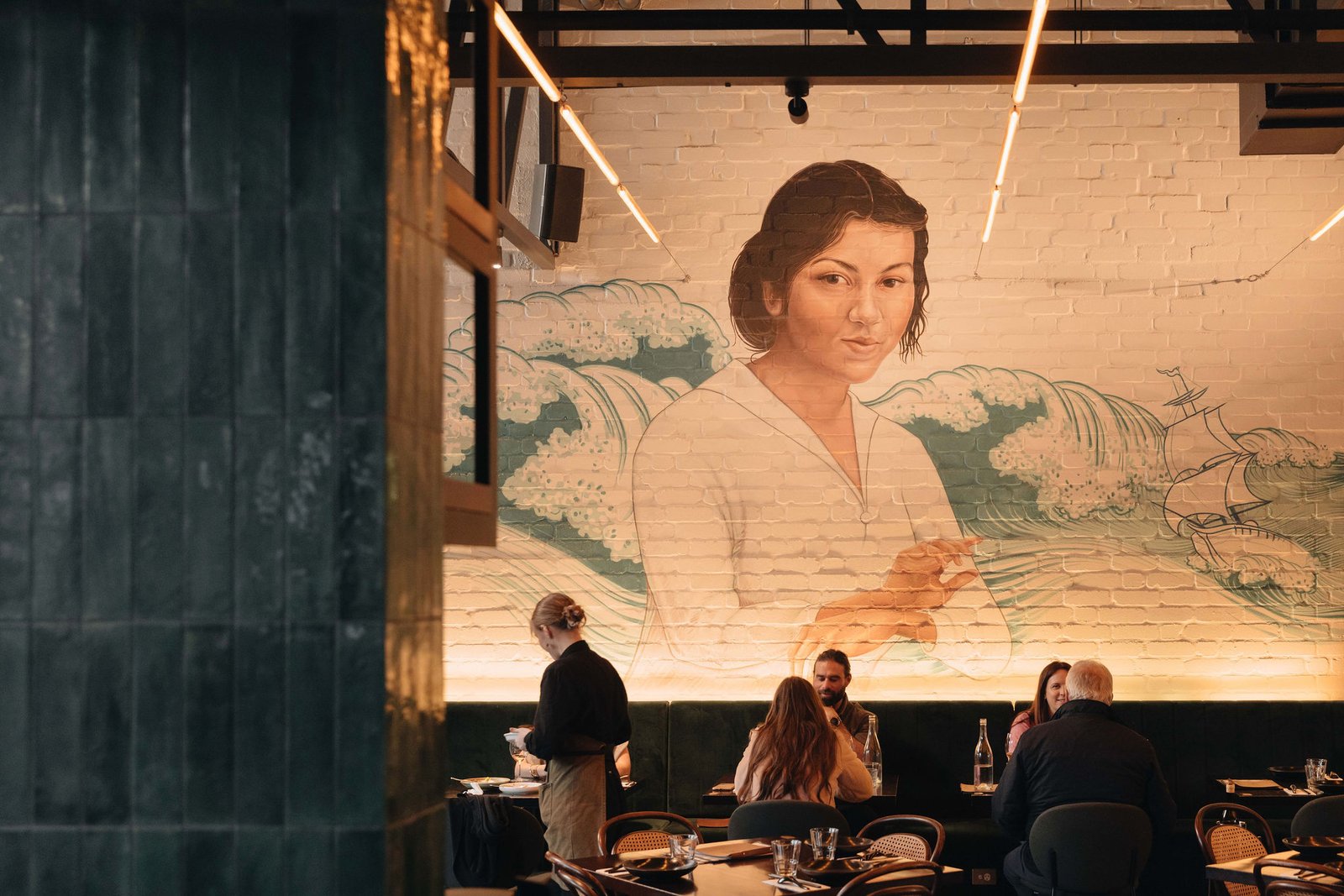 Garde Hotel, at the table