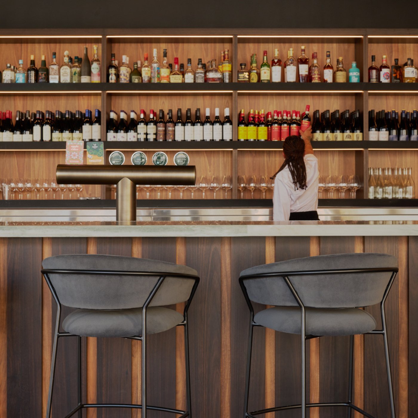 Garde Hotel, at the table