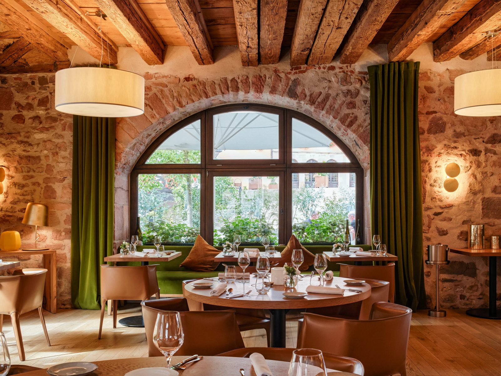 5 Terres Hôtel & Spa - MGallery Collection, at the table