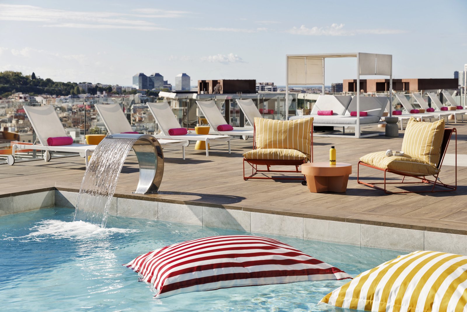 Moxy Barcelona, the pool