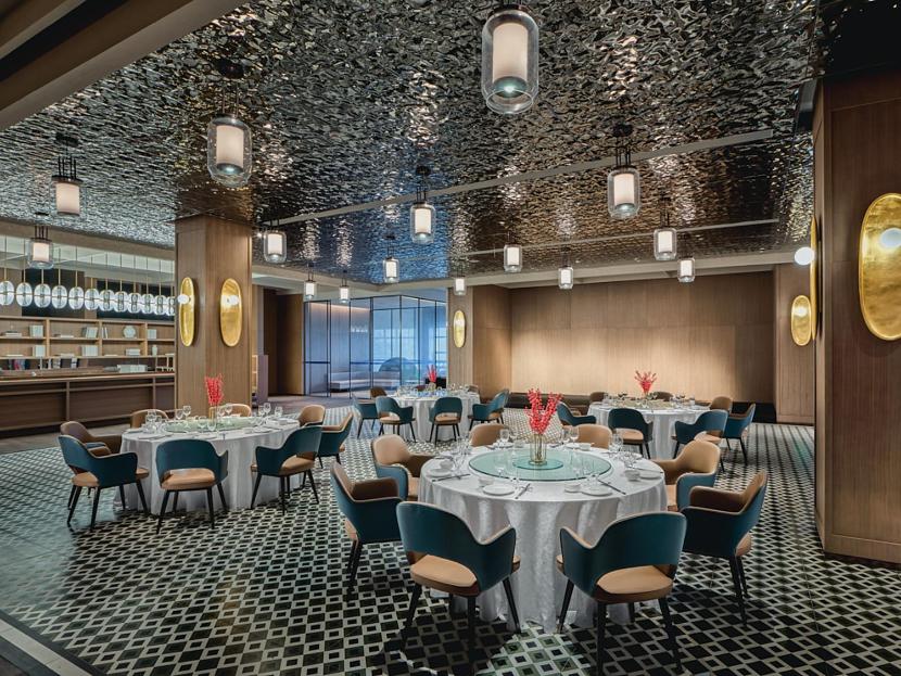 Primus Hotel Jiaxing, at the table