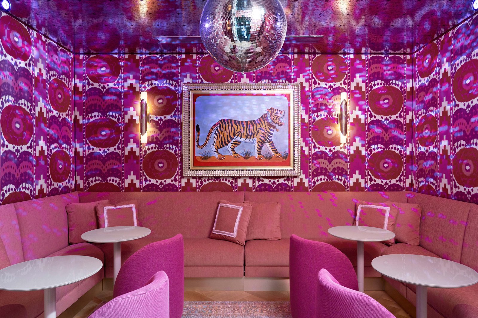 The Memphian, a Tribute Portfolio Hotel, tiger & peacock