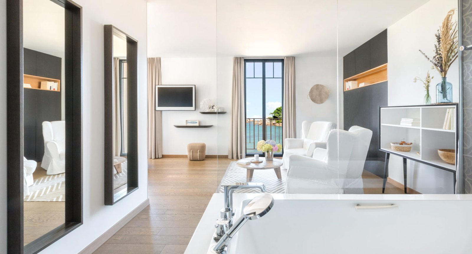 Castel Beau Site, rooms