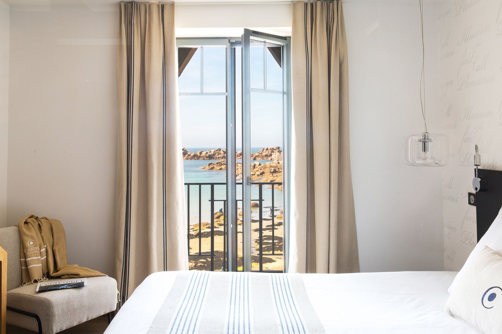 Castel Beau Site, rooms