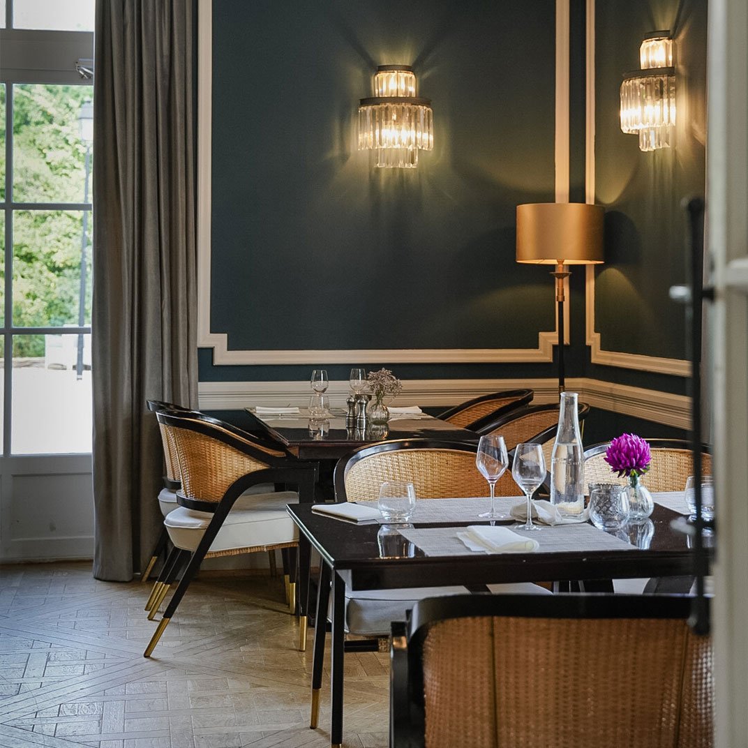 Château St Pierre de Serjac, at the table
