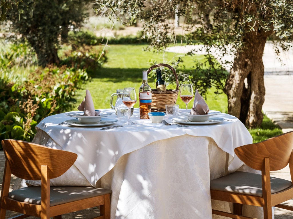 Secolario - Masseria del Viverbene, at the table