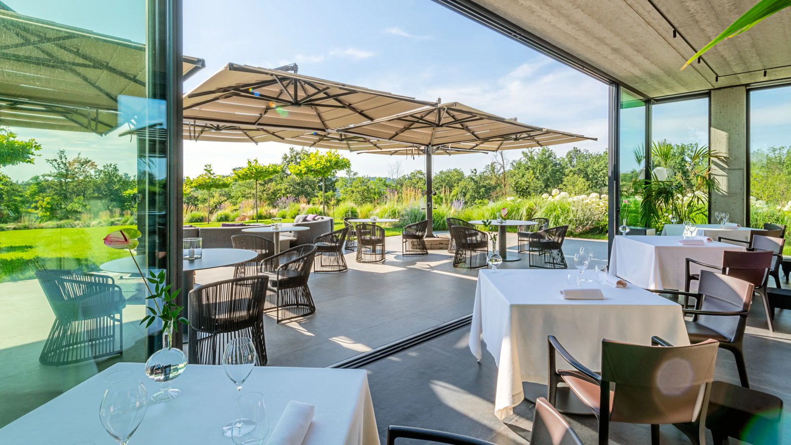 Le Cattedrali Relais by LAQUA Collection, at the table