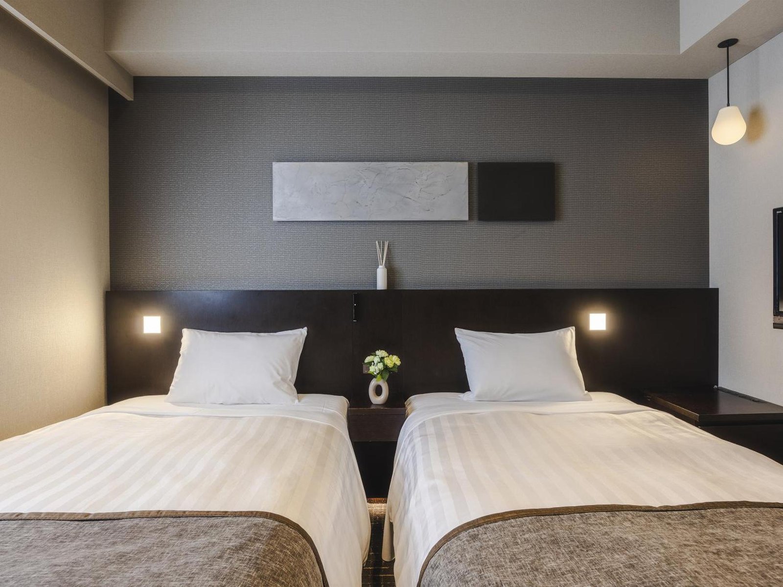 Hiroshima Washington Hotel — rooms