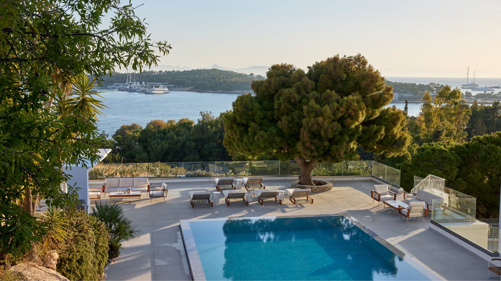 The Roc Club, A Hotel to Live®, the pool