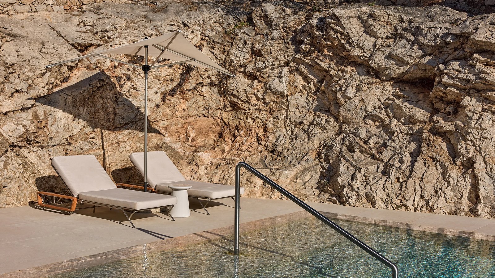 The Roc Club, A Hotel to Live®