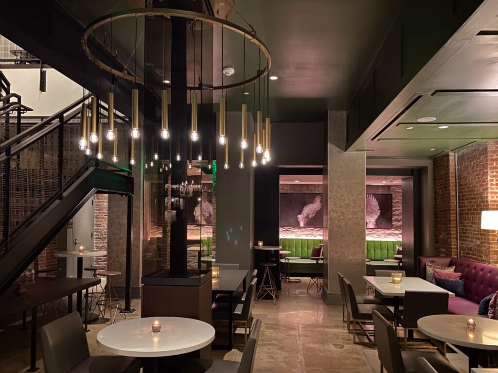 The Grady Hotel, wild swann