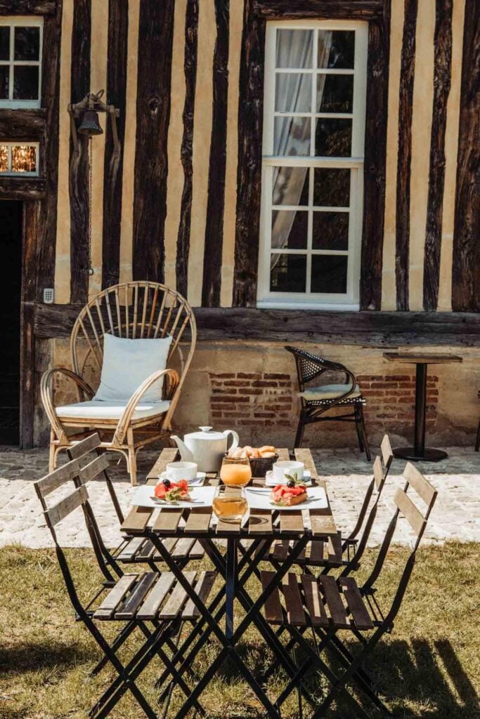 Les Manoirs des Portes de Deauville, at the table