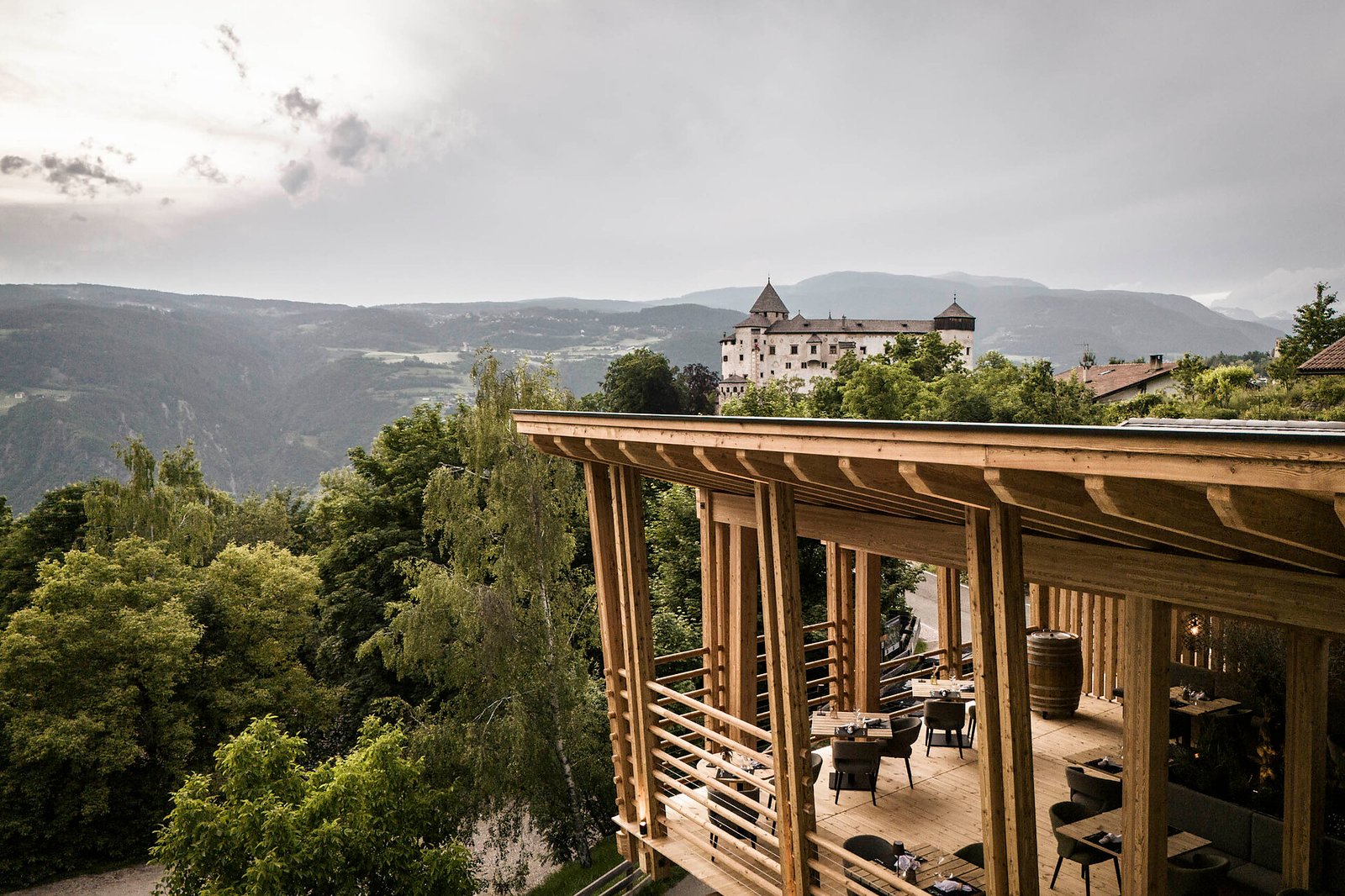 Presulis Slow Hideaway, at the table