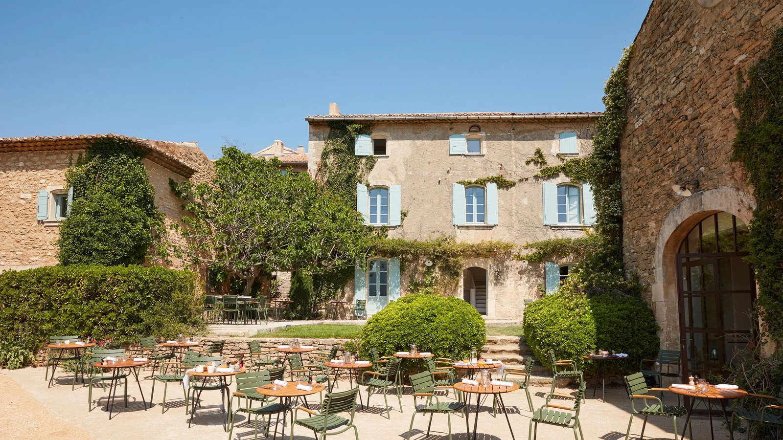 Bastide du Mourre, at the table