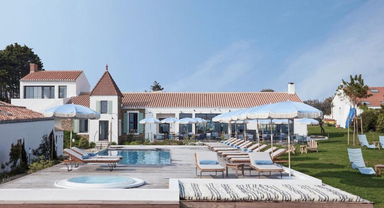 Les Hautes Mers, the pool