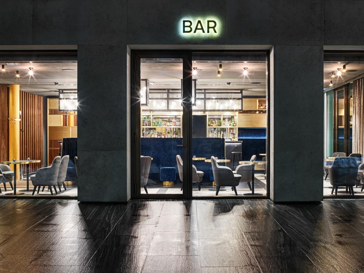 STAGE 12 - Hotel by Penz, at the table