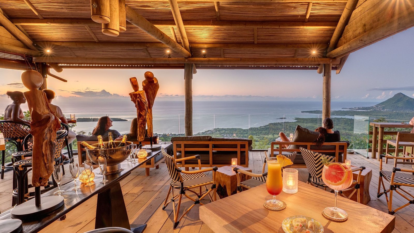 Lakaz Chamarel Exclusive Lodge, the view bar