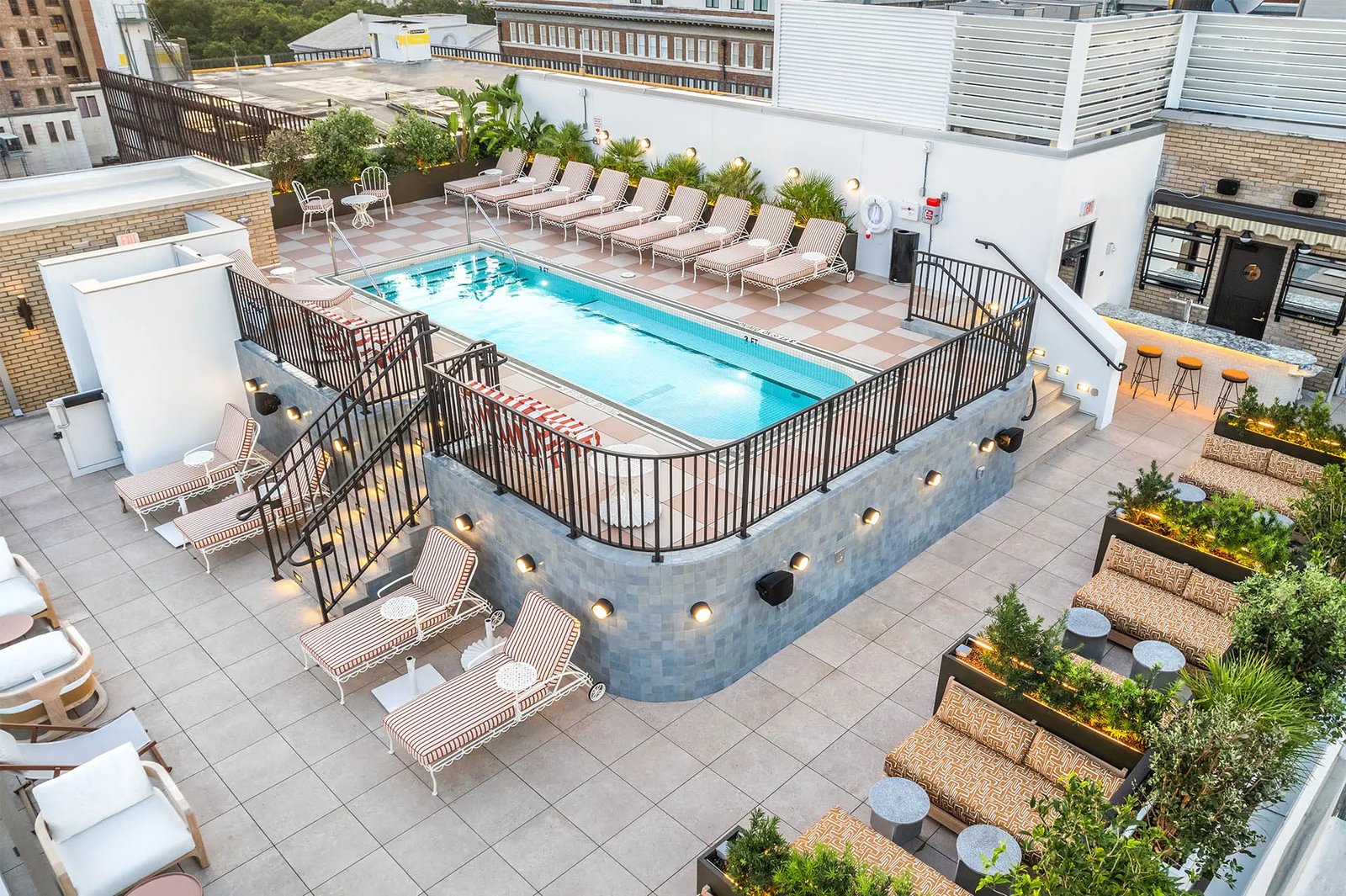Municipal Grand, the pool