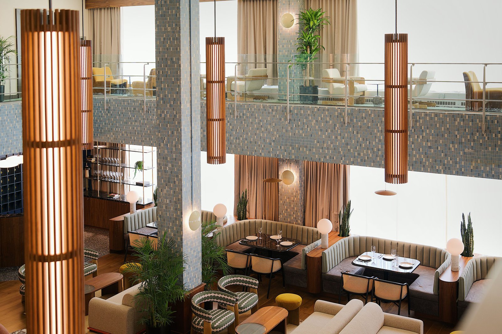 Municipal Grand, at the table