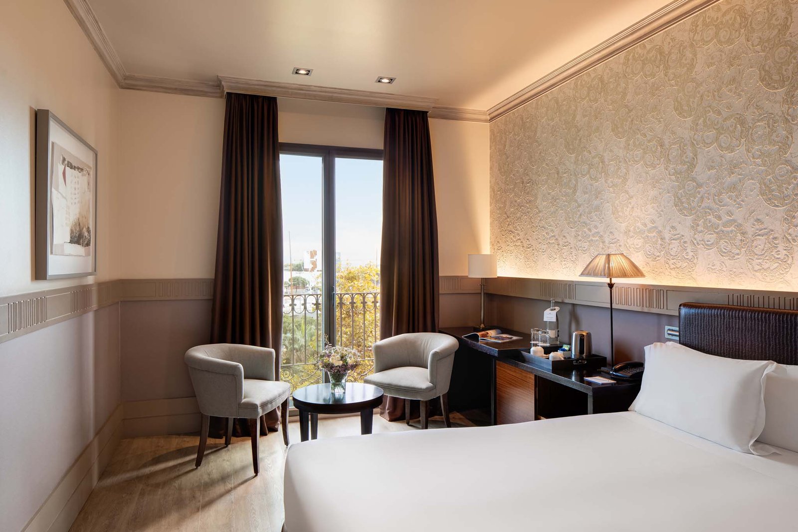 Hotel Duquesa de Cardona — vibe
