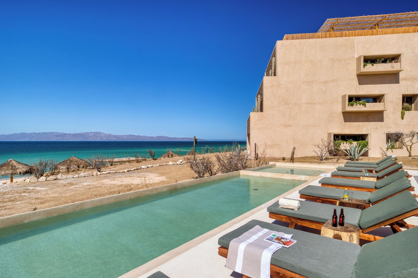 Amina Wind Resort, the pool