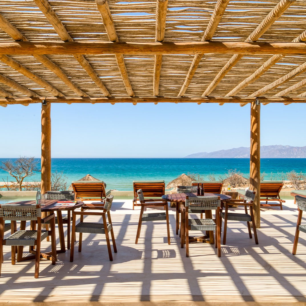 Amina Wind Resort, at the table