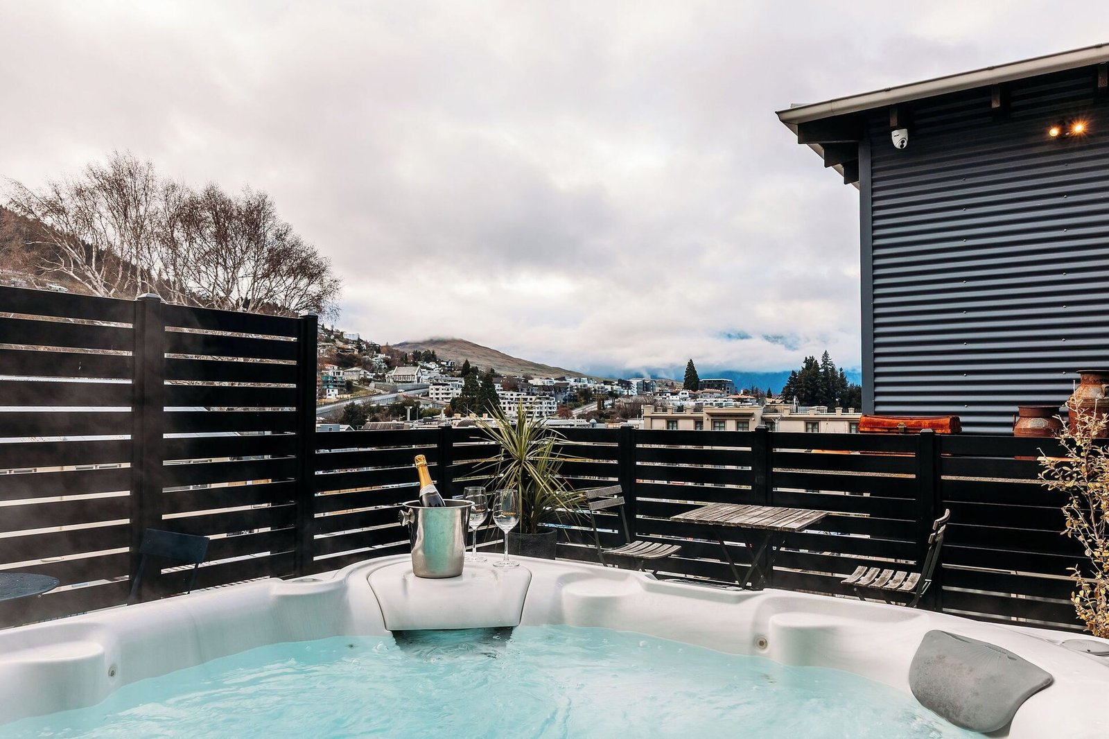 The Dairy Hotel Queenstown, A Naumi Chapter, the hot tub