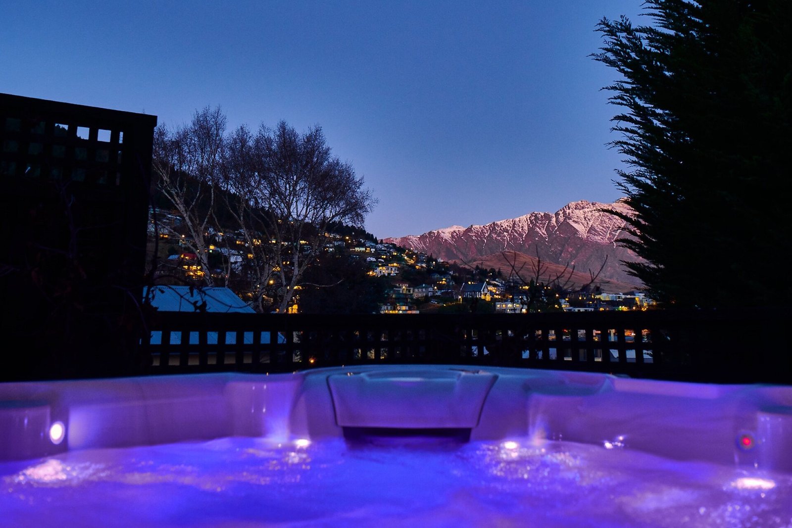 The Dairy Hotel Queenstown, A Naumi Chapter, the hot tub