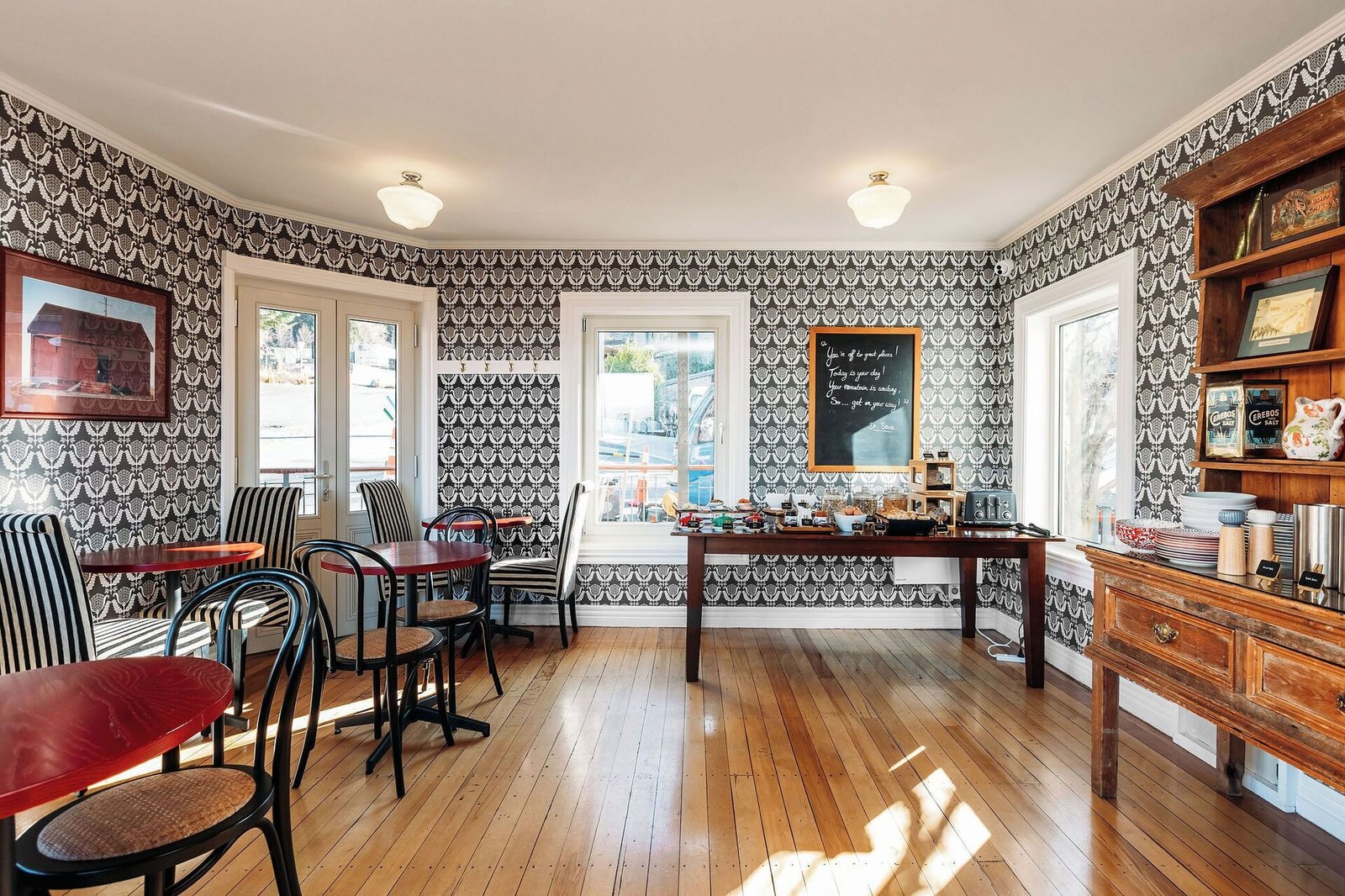 The Dairy Hotel Queenstown, A Naumi Chapter, at the table