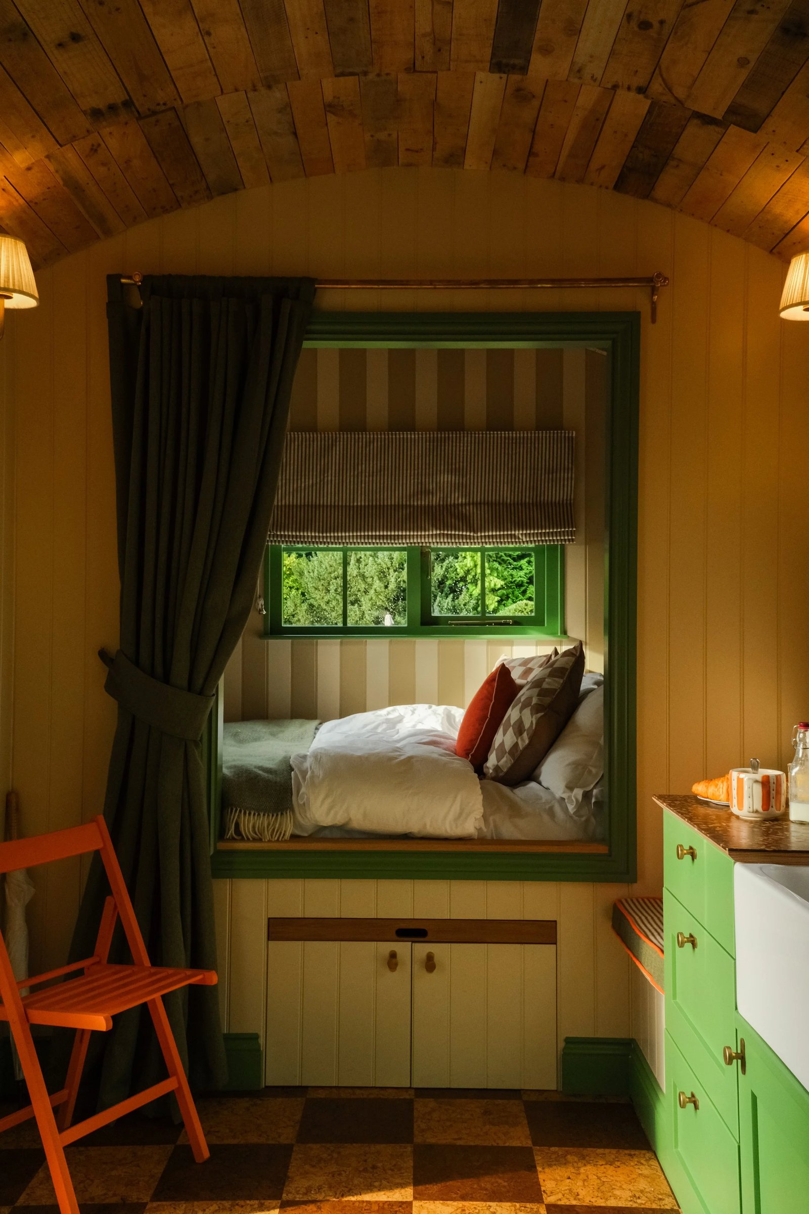 The Beacon, rooms