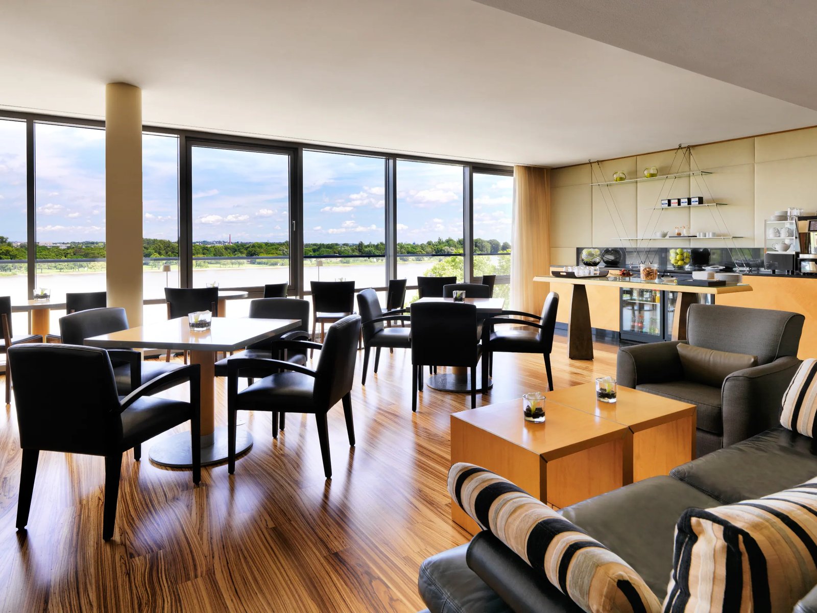 Hyatt Regency Mainz, at the table