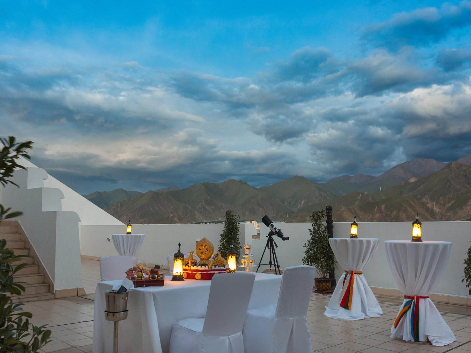 Intercontinental Lhasa Paradise, at the table