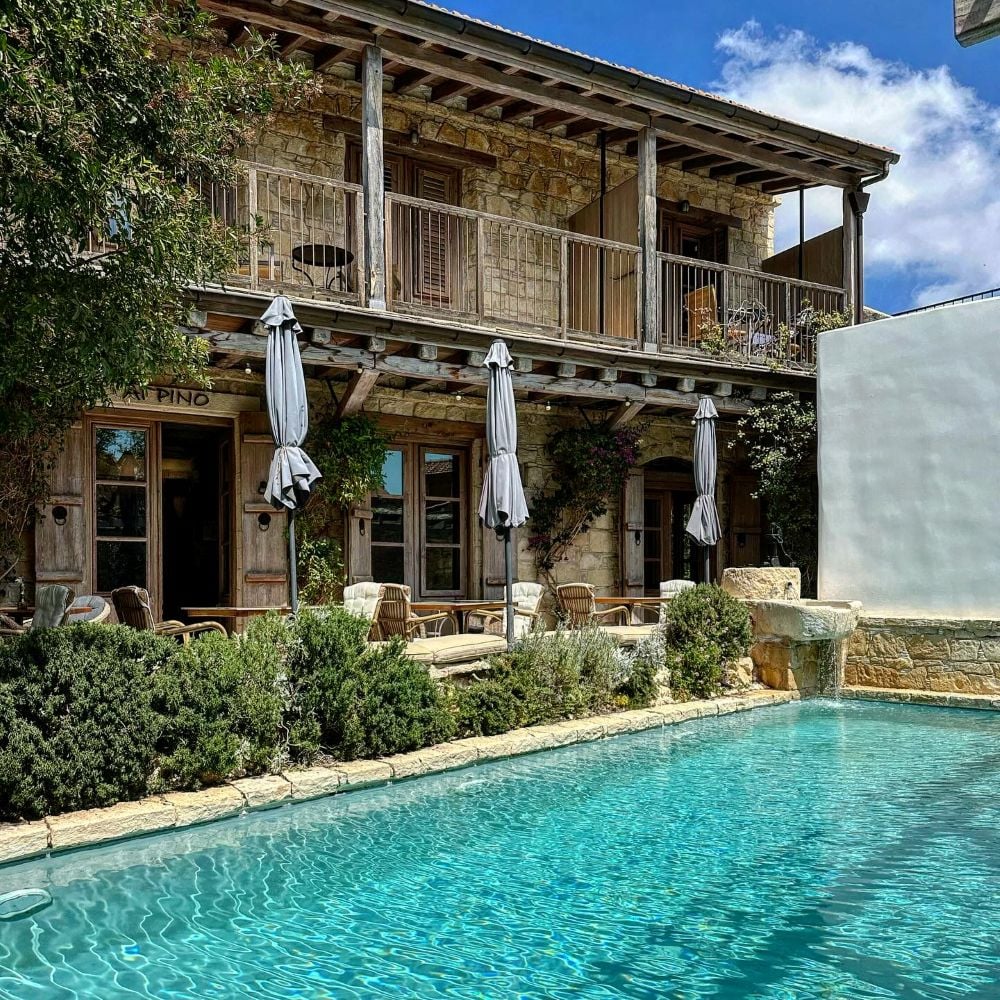 Apokryfo Hotel, the pool