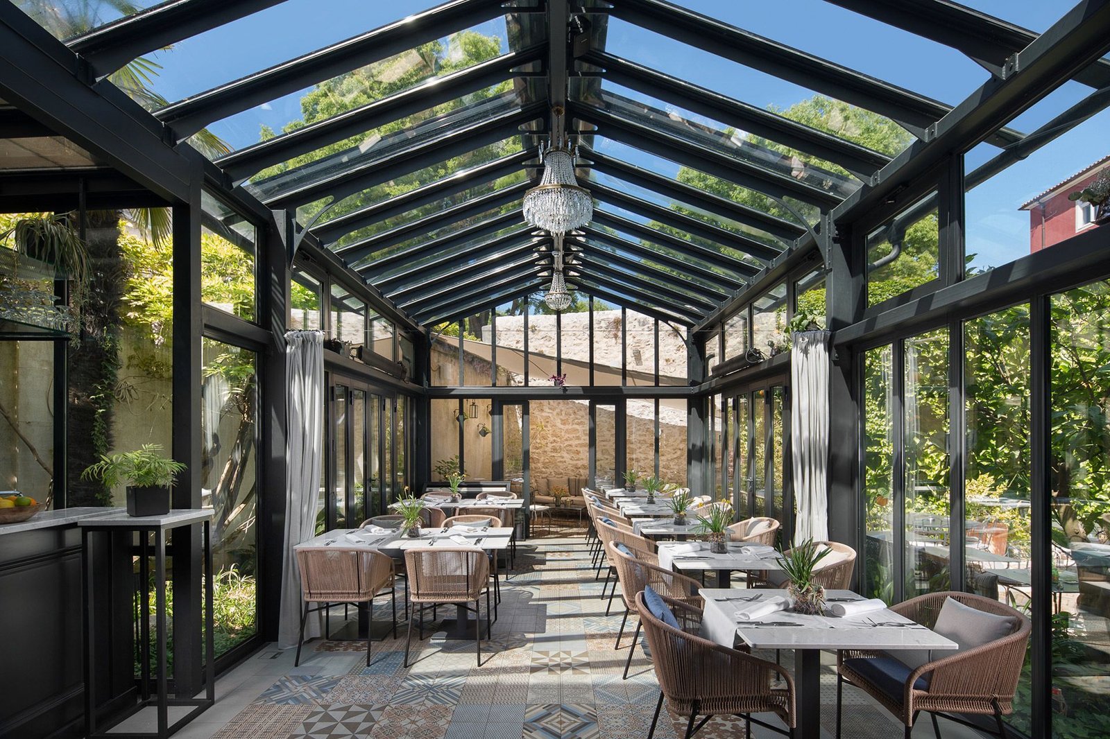 Almayer Art & Heritage Hotel, corte restaurant & lounge bar