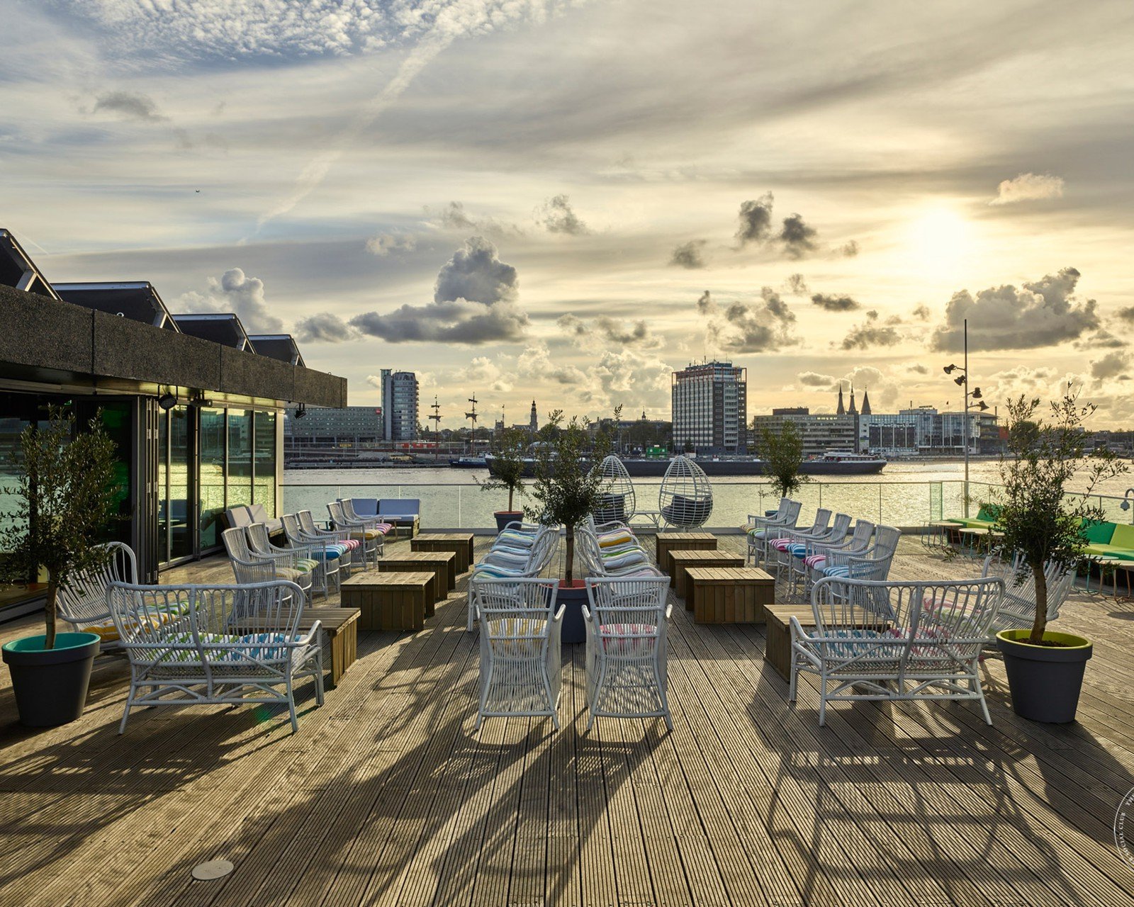 Sir Adam Hotel