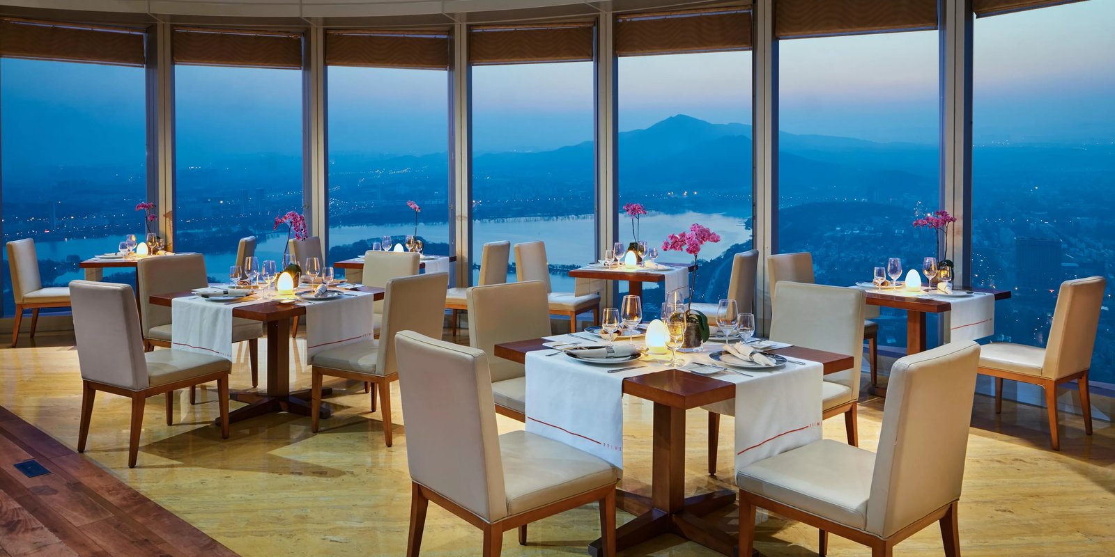 InterContinental Nanjing, at the table