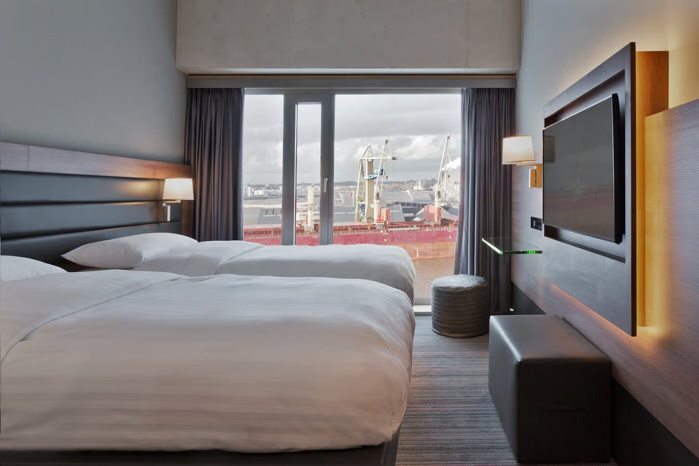 Moxy Amsterdam Houthavens — rooms