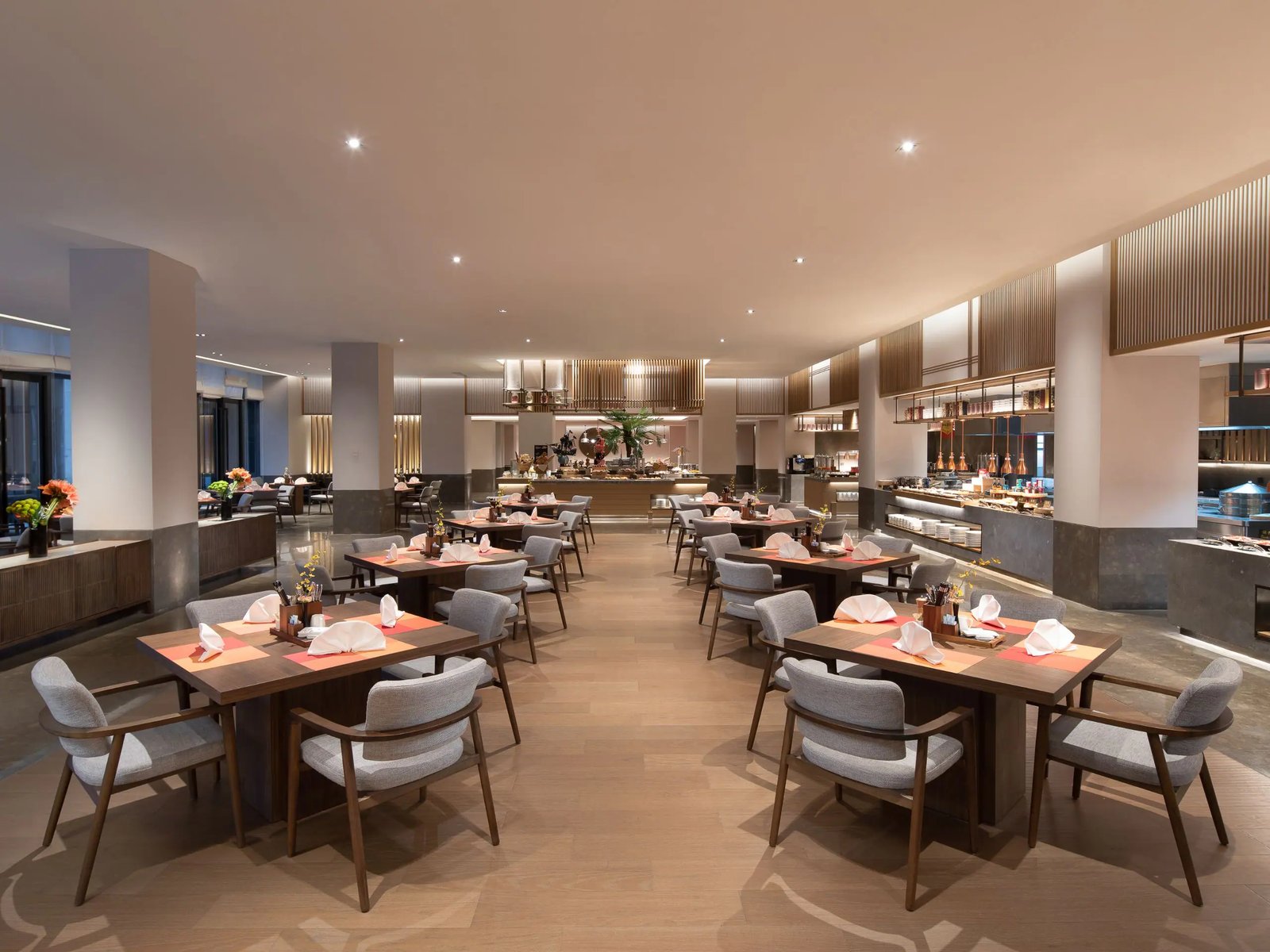 Grand WuJi Hotel, The Unbound Collection By Hyatt, at the table