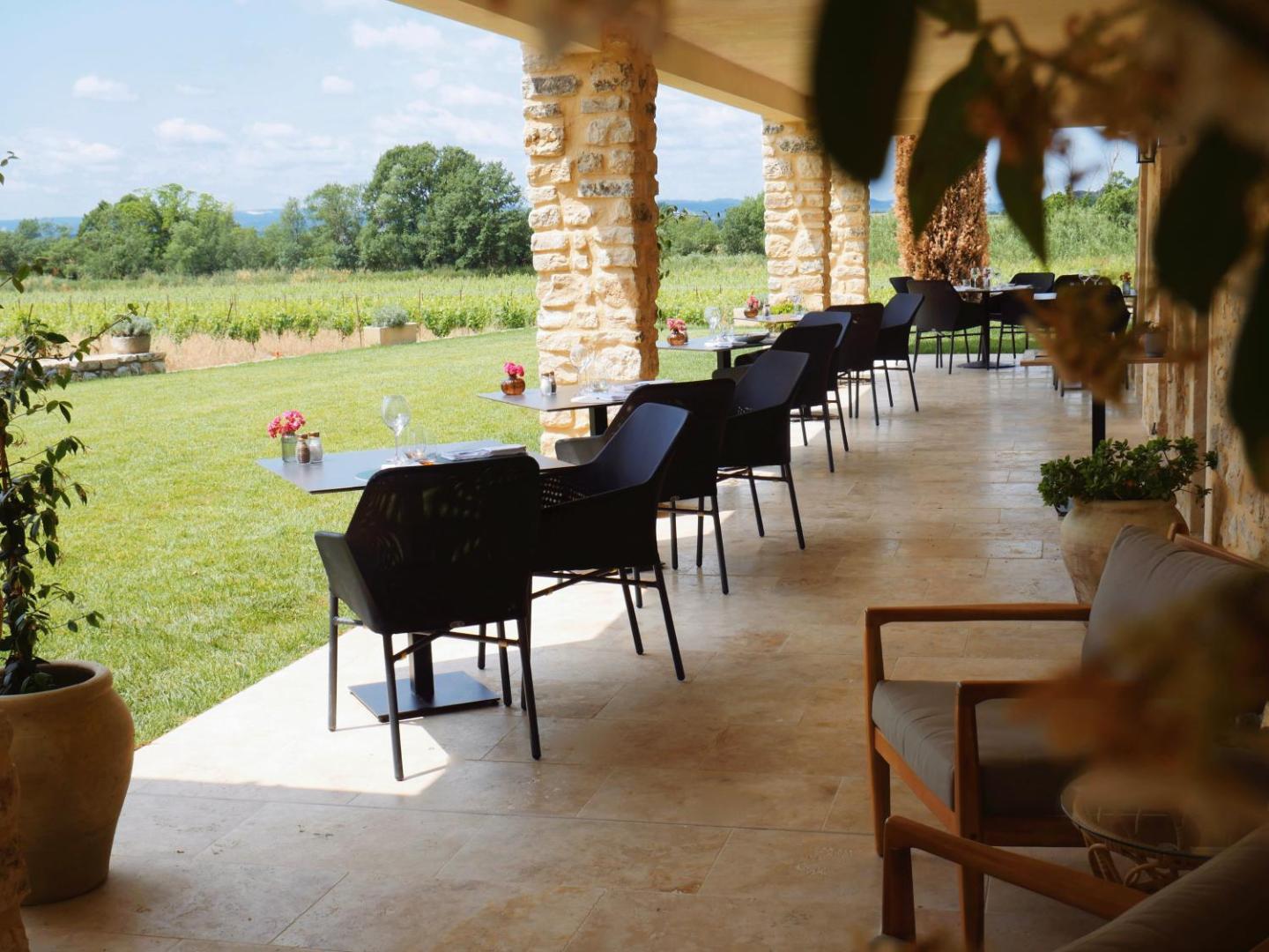 Domaine de Privadière, at the table
