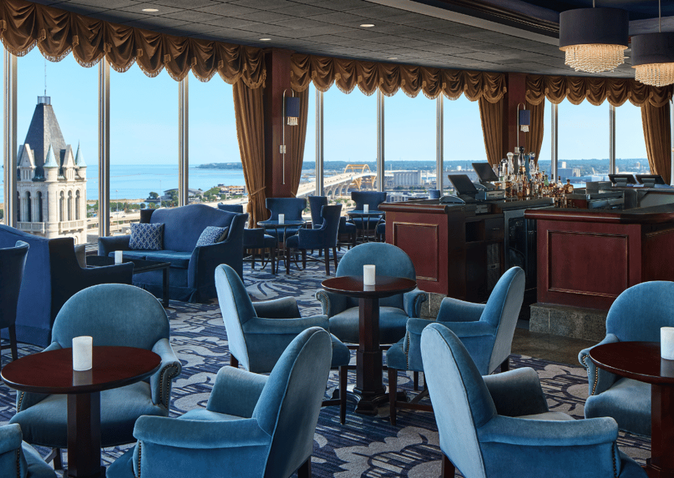 The Pfister Hotel, blu
