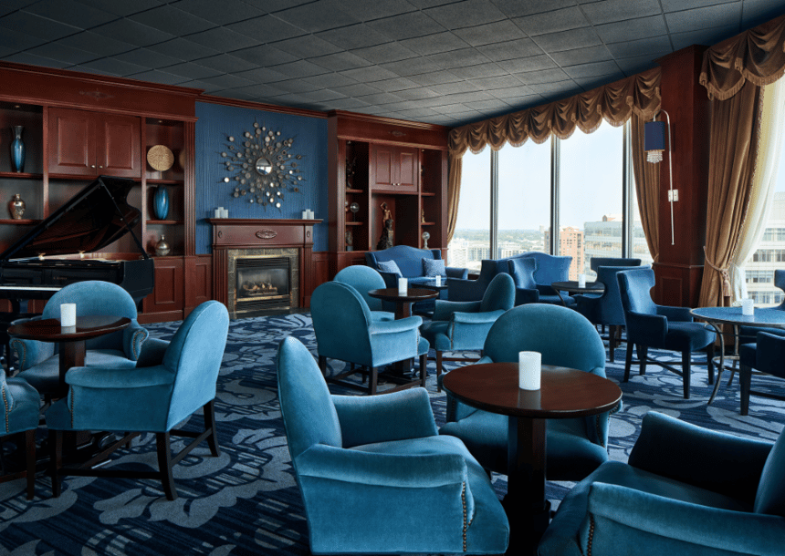 The Pfister Hotel, blu