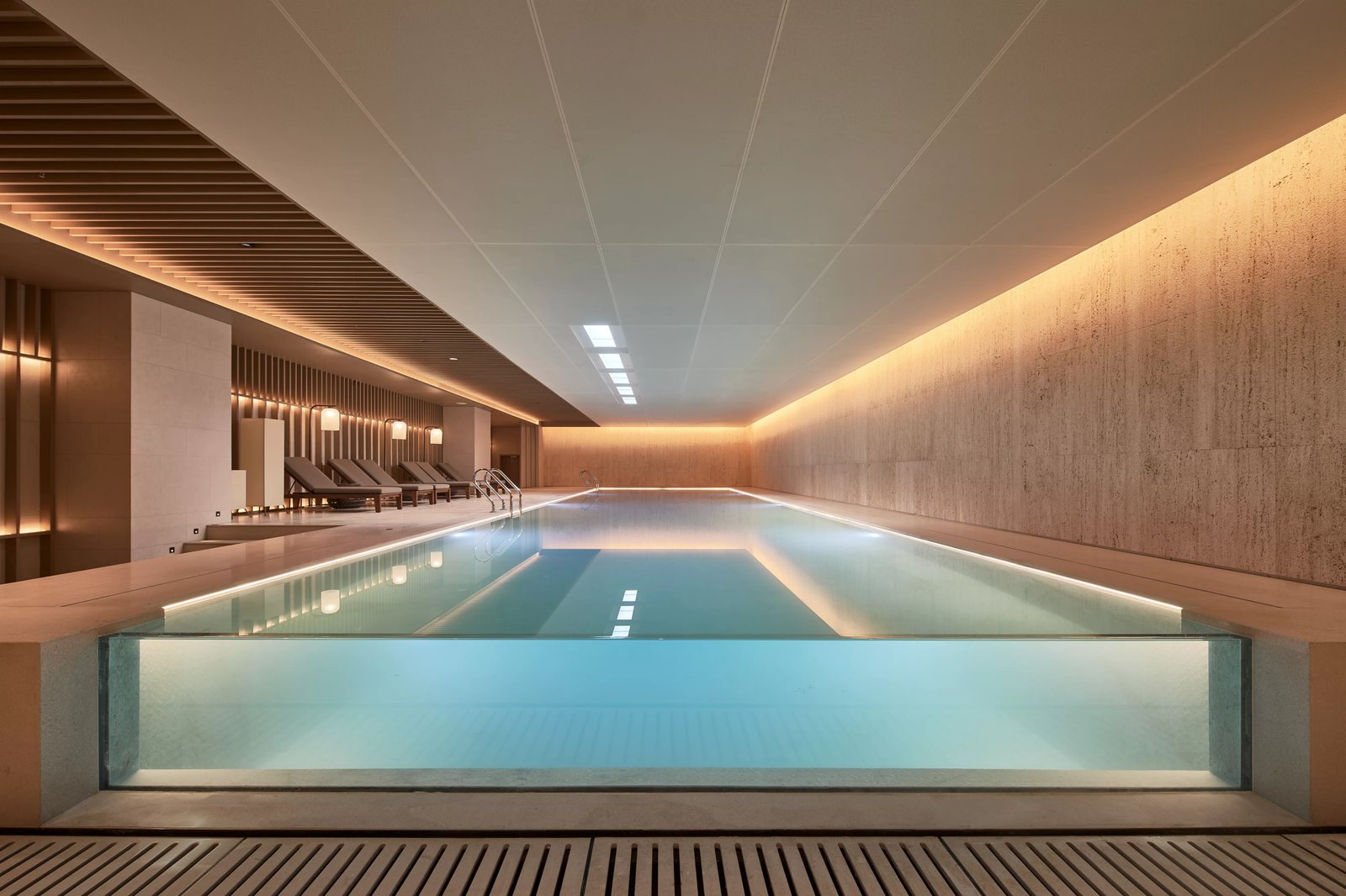 Ming Hotel Nanjing, the pool